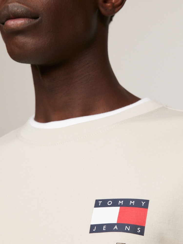 Tommy Jeans Natural Slim Essential Flag 100% Cotton T-Shirt - Image 2 of 5