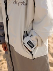 dryrobe Natural Advance Adults Long Sleeve Robe - Image 5 of 9