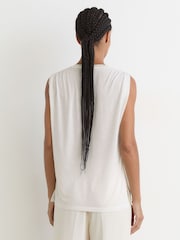 לבן - Reiss חולצה ללא שרוולים עם צווארון וי וחזית משי, דגם Renita - תמונה 6 מתוך 7