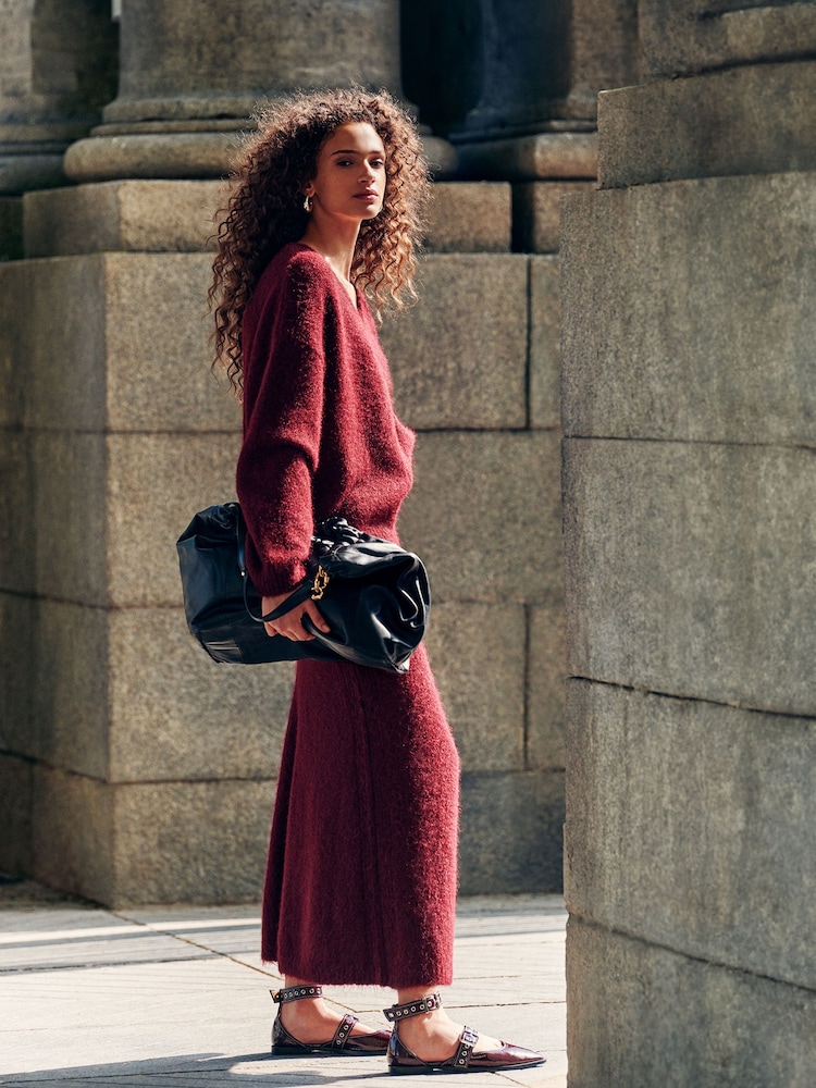 Red Burgundy Relaxed Fit Soft Touch V-Neck Knitted Jumper with Wool - Image 2 of 4