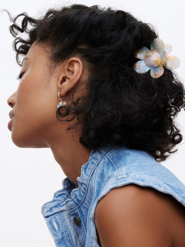 Oliver Bonas Cream Agnes Flower Faux Tortoiseshell Hair Claw Clip - Image 5 of 5