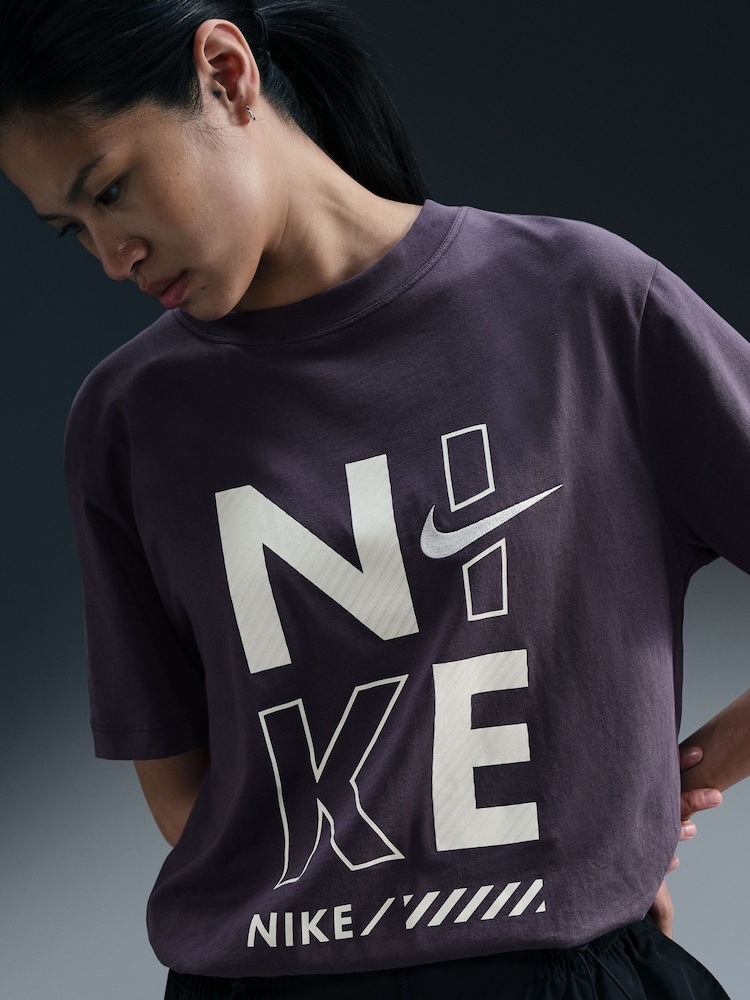 Nike Purple Short Sleeve 100% Cotton Boyfriend T-Shirt - Image 1 of 7 Nike Purple Short Sleeve 100% Cotton Boyfriend T-Shirt - Image 1 of 7