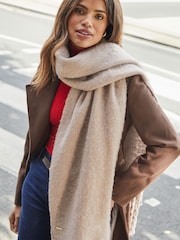 Beige - Lipsy Superpehmeä Harjattu Oversized Huivi - Kuva 2 / 4