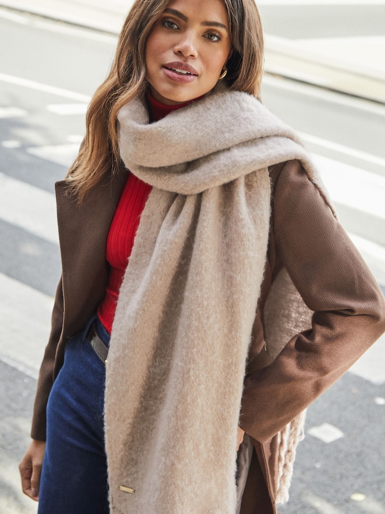 Beige - Lipsy Superpehmeä Harjattu Oversized Huivi - Kuva 2 / 4