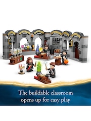 Lego Harry Potter Bauset mit Hogwarts-Schloss und Zaubertränke-Klasse - Bild 10 von 11