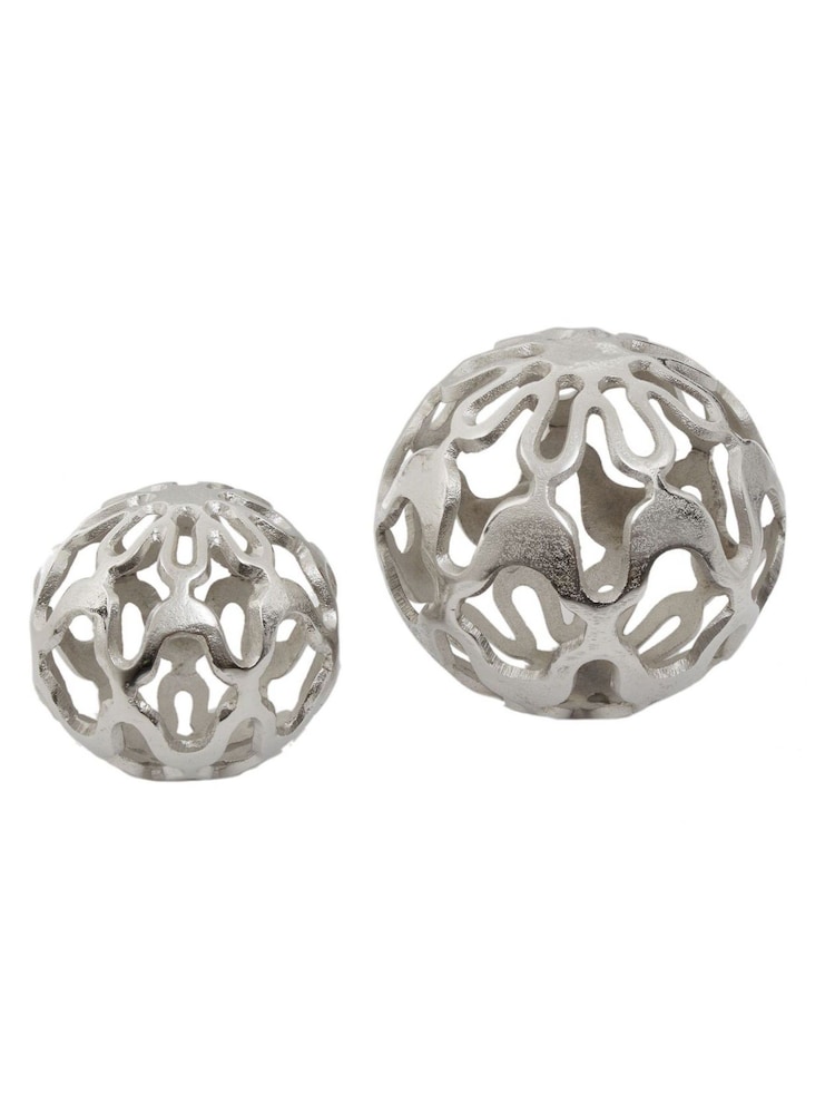 Interiors by Premier Set of 2 Silver Kensington Townhouse Deco Balls - Image 4 of 4