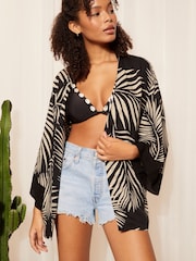 Schwarz/Weiß - Friends Like These Kimono-Mini-Kaftan mit Gürtel - Bild 1 von 4