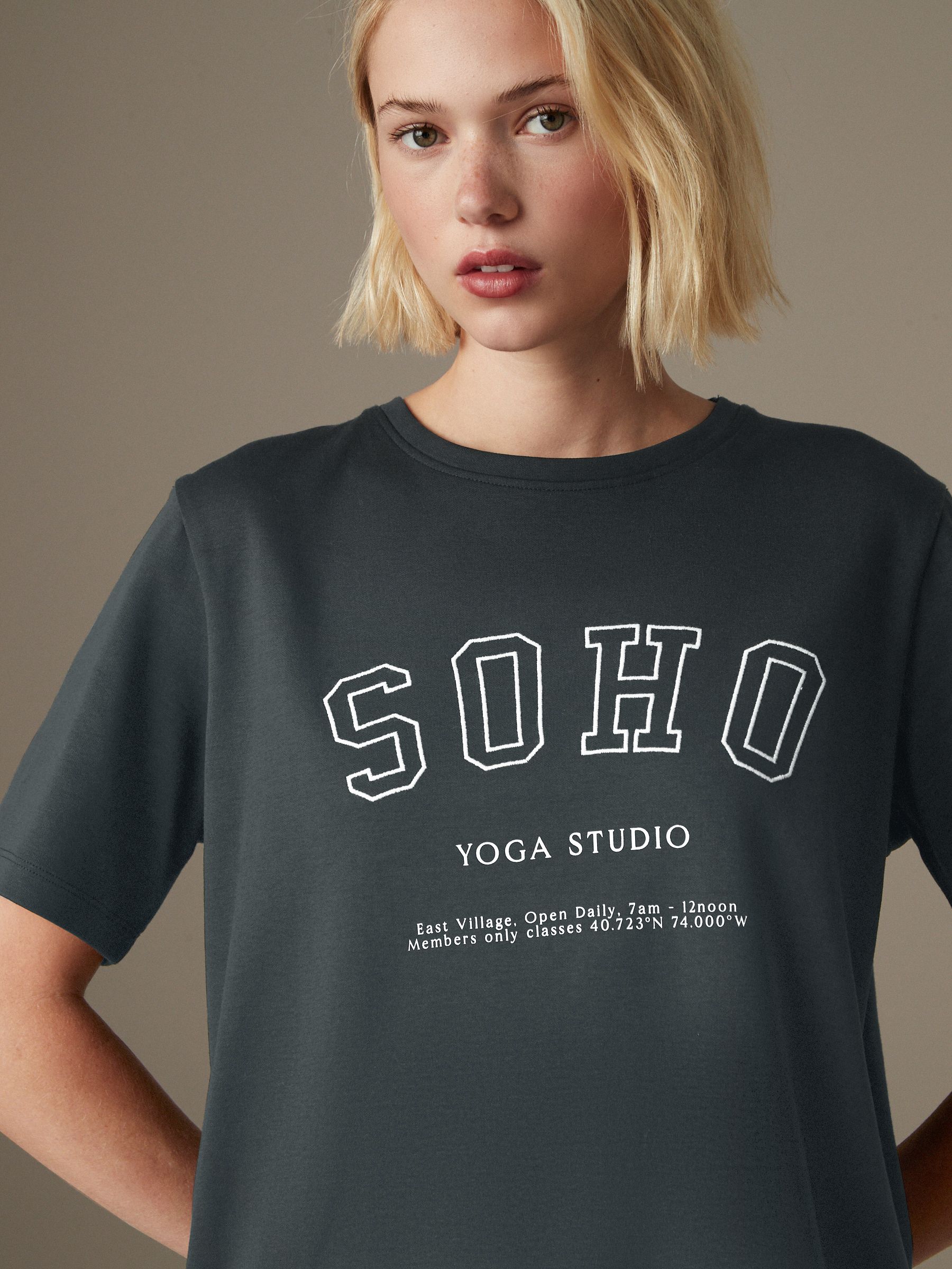 お歳暮・冬ギフト 特集2024 通販  Sleeve Short Heavyweight Graphic Soho Buy Crew T-Shirt Neck トップス