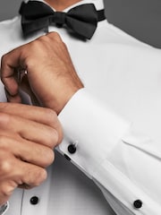 Blanc - Ajustement régulier - Slim Fit Single Cuff Shirt With Wing Collar And Bow Tie Pack - Image 4 of 8