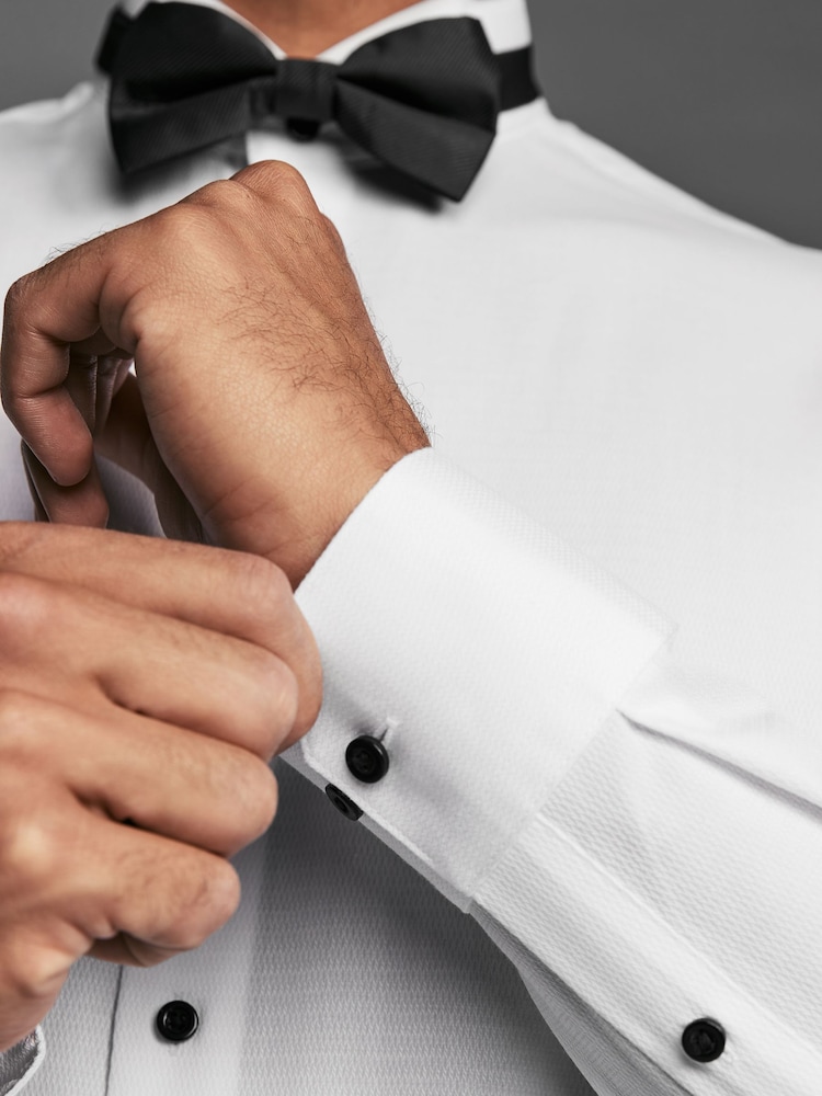 Blanc - Ajustement régulier - Slim Fit Single Cuff Shirt With Wing Collar And Bow Tie Pack - Image 4 of 8