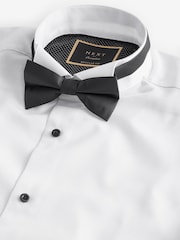 Blanc - Ajustement régulier - Slim Fit Single Cuff Shirt With Wing Collar And Bow Tie Pack - Image 7 of 8