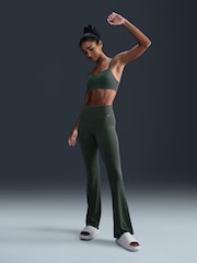 Leggings acampanados de tiro alto con sujeción suave Zenvy de Nike - Imagen 1 de 8