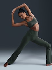 Leggings acampanados de tiro alto con sujeción suave Zenvy de Nike - Imagen 2 de 8