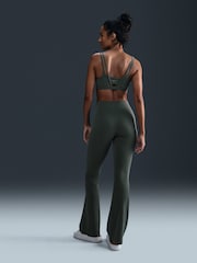 Leggings acampanados de tiro alto con sujeción suave Zenvy de Nike - Imagen 3 de 8