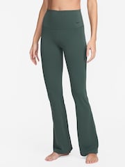 Leggings acampanados de tiro alto con sujeción suave Zenvy de Nike - Imagen 6 de 8