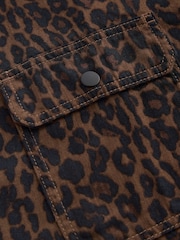 Leopardenmuster - Übergroßes Denim-Hemd aus 100% Baumwolle mit Print - Bild 6 von 10