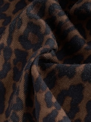 Leopardenmuster - Übergroßes Denim-Hemd aus 100% Baumwolle mit Print - Bild 8 von 10