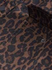 Leopardenmuster - Übergroßes Denim-Hemd aus 100% Baumwolle mit Print - Bild 9 von 10