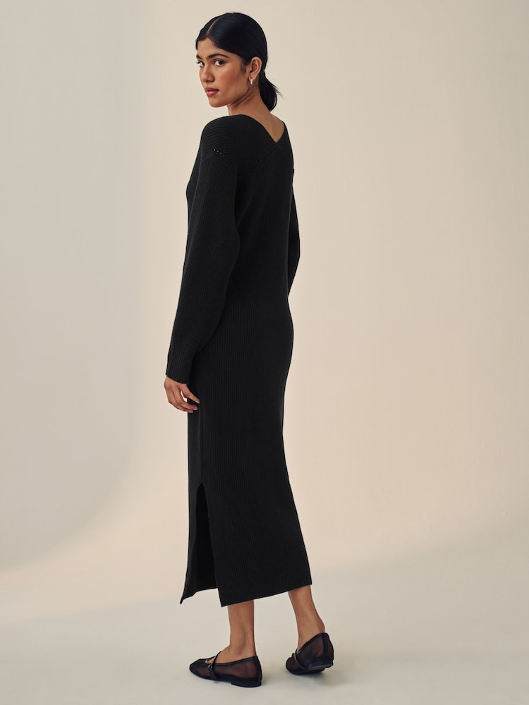Schwarz - Langärmeliges Midi-Pulloverkleid aus Rippstrick mit V-Ausschnitt - Bild 2 von 5 Schwarz - Langärmeliges Midi-Pulloverkleid aus Rippstrick mit V-Ausschnitt - Bild 2 von 5