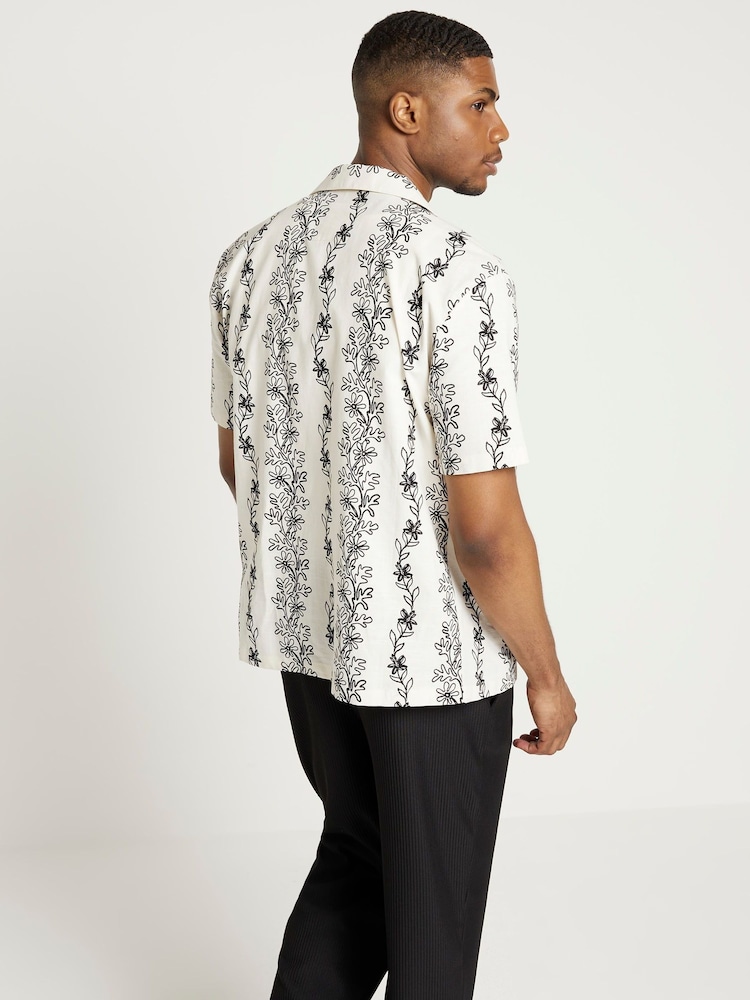 River Island Cream Short Sleeve Vine Floral Print 100% Cotton Shirt - Image 2 of 3 River Island Cream Short Sleeve Vine Floral Print 100% Cotton Shirt - Image 2 of 3