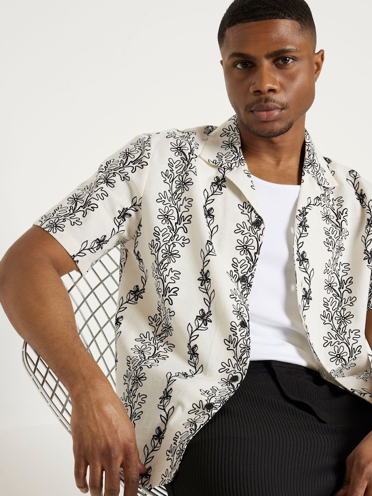 River Island Cream Short Sleeve Vine Floral Print 100% Cotton Shirt - Image 3 of 3 River Island Cream Short Sleeve Vine Floral Print 100% Cotton Shirt - Image 3 of 3