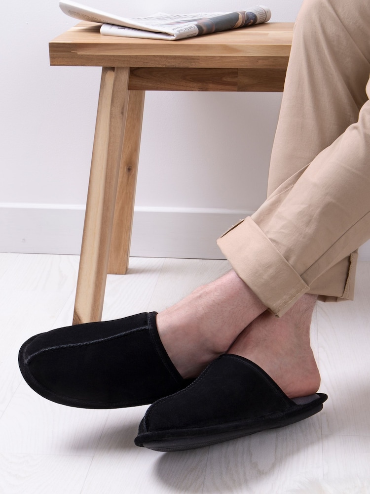 Negro - Pantuflas tipo chinelas de cuero auténtico para hombre Isotoner de Totes - Imagen 1 de 5 Negro - Pantuflas tipo chinelas de cuero auténtico para hombre Isotoner de Totes - Imagen 1 de 5