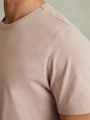 Reiss Washed Pink Melrose Cotton Crew Neck T-Shirt - Image 4 of 6