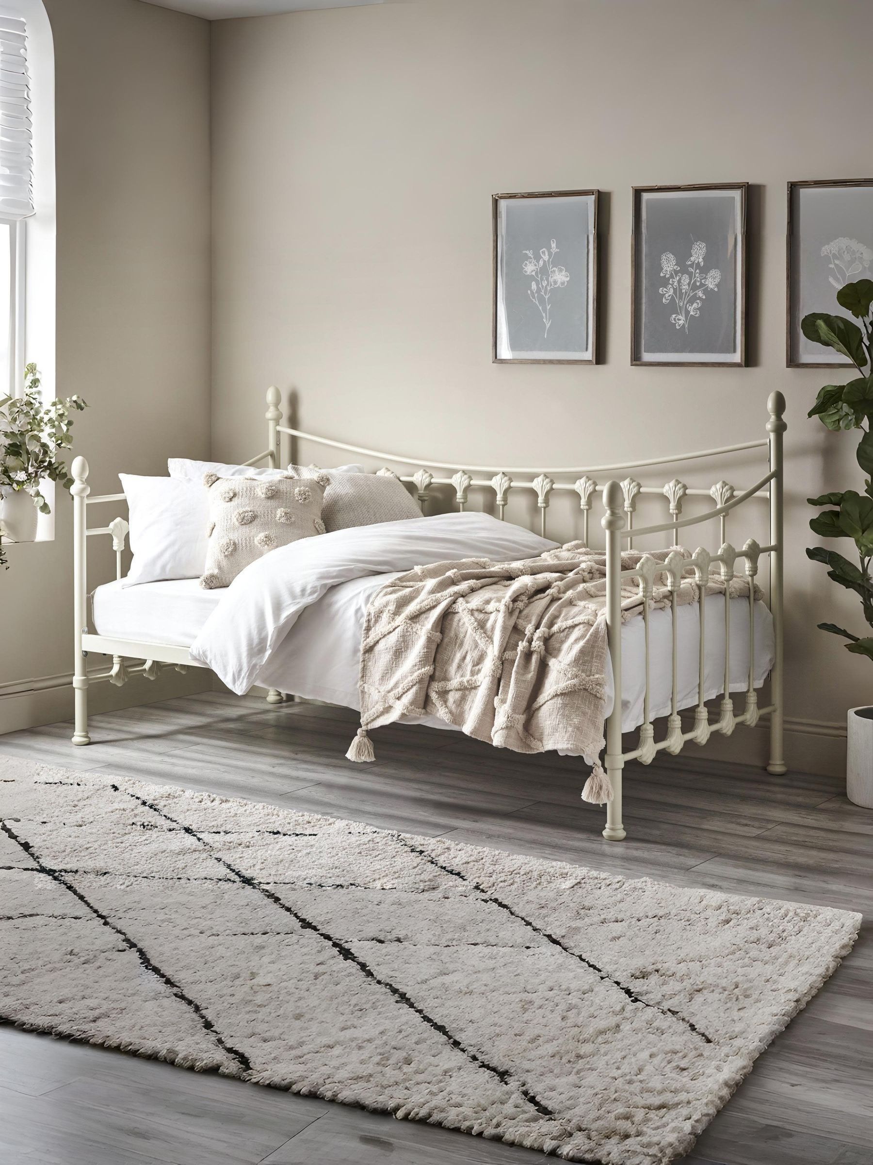 Julian Bowen Unisex Ivory Versailles Metal Daybed Single - Image 5