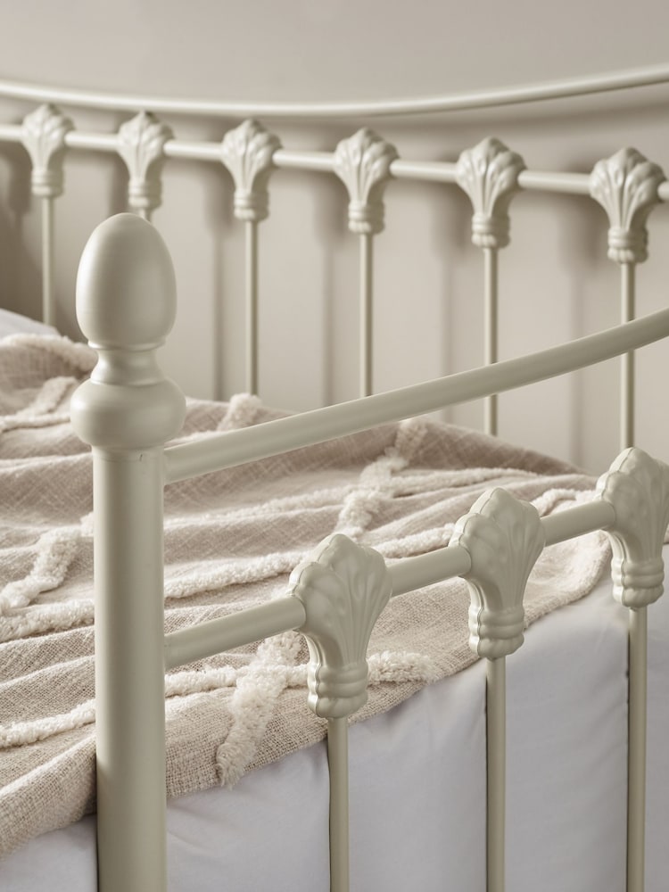 Julian Bowen White Versailles Daybed - Image 2 of 4