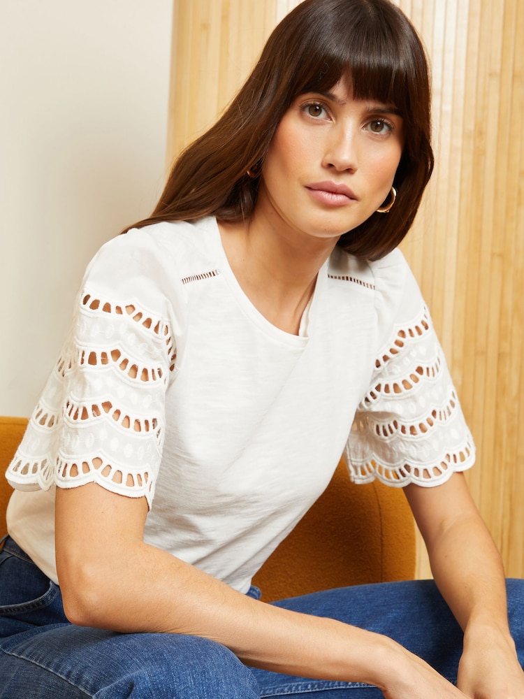 Love & Roses – Jersey-T-Shirt mit kurzen Ärmeln und Lochstickerei - Bild 2 von 4
