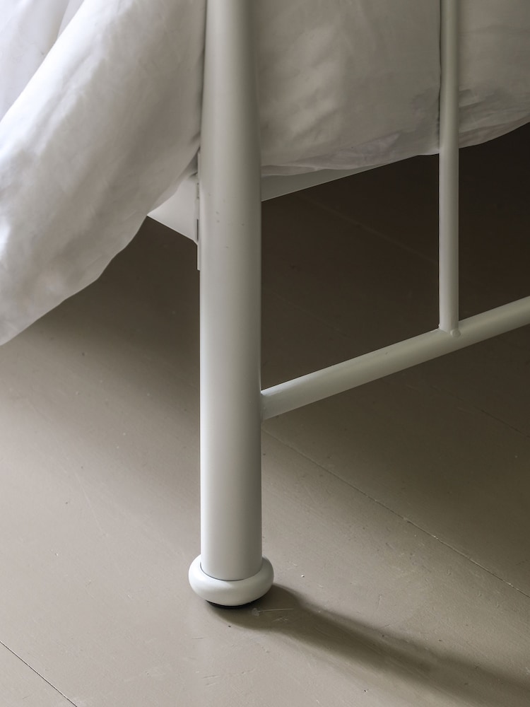Gallery Home Ivory Patna Metal Bed - Image 2 of 6