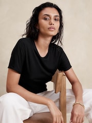 Negro - Camiseta transparente de canalé con cuello redondo de Banana Republic - Imagen 1 de 1