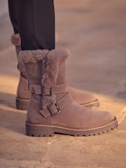 Nerc rjava - Forever Comfort® Faux Fur Double Buckle Ankle gležnjarji - Slika 1 iz 10