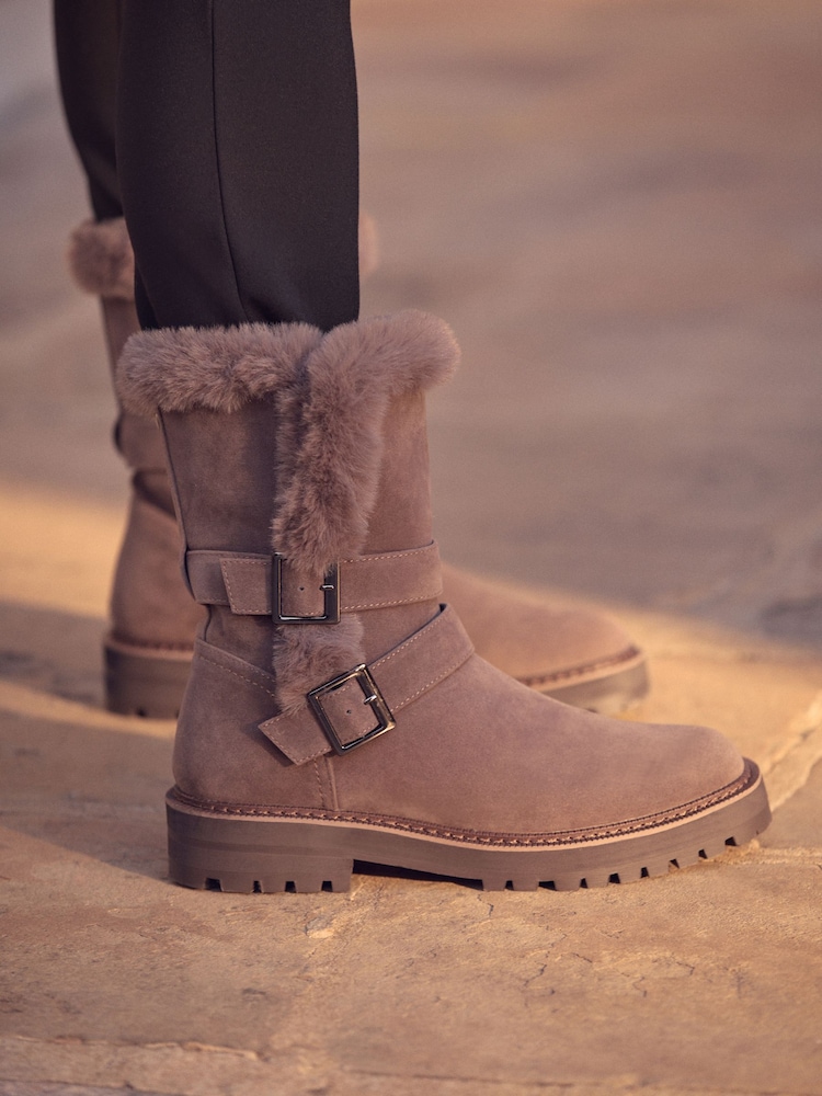 Nerc rjava - Forever Comfort® Faux Fur Double Buckle Ankle gležnjarji - Slika 1 iz 10