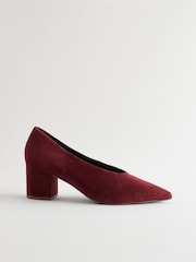 Jagodno rdeča - Forever Comfort® Leather Point Toe Low Block čevlji z visoko peto - Slika 6 iz 9