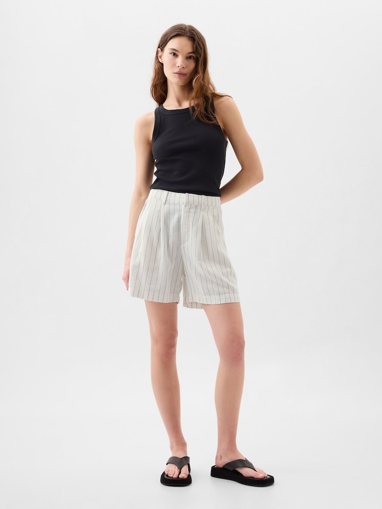 Gap White Stripe High Waisted Linen Blend Pleated Shorts - Image 1 of 3 Gap White Stripe High Waisted Linen Blend Pleated Shorts - Image 1 of 3