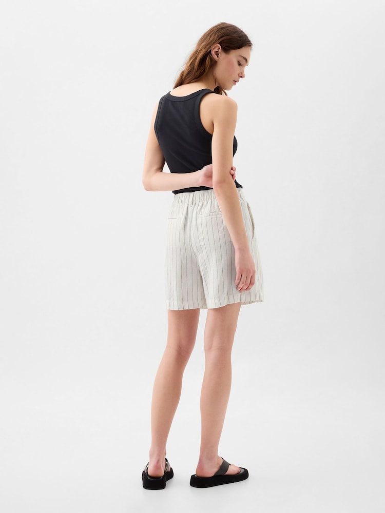 Gap White Stripe High Waisted Linen Blend Pleated Shorts - Image 2 of 3 Gap White Stripe High Waisted Linen Blend Pleated Shorts - Image 2 of 3