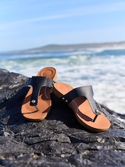 FitFlop Iqushion Leather Toe Post Sandals - Image 5 of 5
