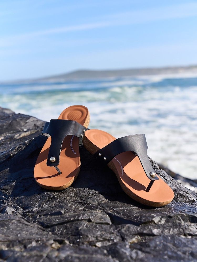 FitFlop Iqushion Leather Toe Post Sandals - Image 5 of 5