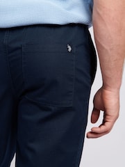 أزرق - بنطلون مزيج كتان برباط شد رجالي من U.s. Polo Assn - Image 2 of 6