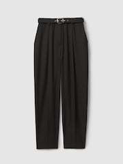 Negro - Pantalones con diseño cónico con cinturón Freja de Reiss - Imagen 2 de 6
