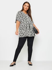 Yours Curve Plissiertes, ausgestelltes Top mit floralem Print - Bild 2 von 4