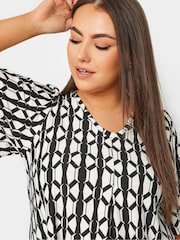 Yours Curve Plissiertes, ausgestelltes Top mit floralem Print - Bild 4 von 4