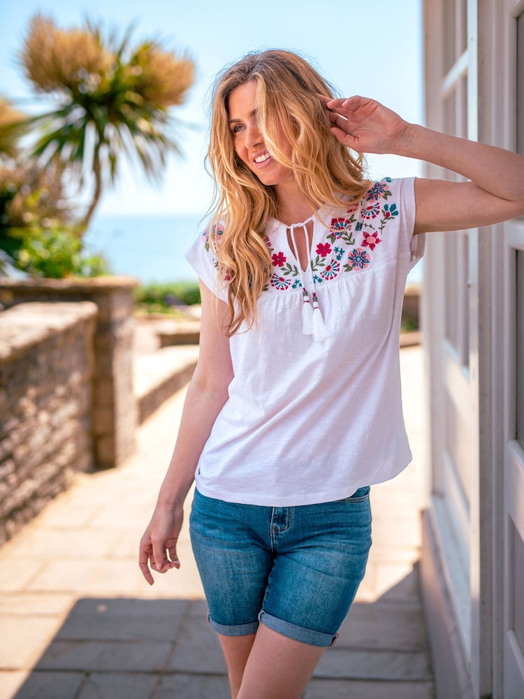 تيشرت مطرز Piper من Brakeburn - Image 1 of 1 تيشرت مطرز Piper من Brakeburn - Image 1 of 1