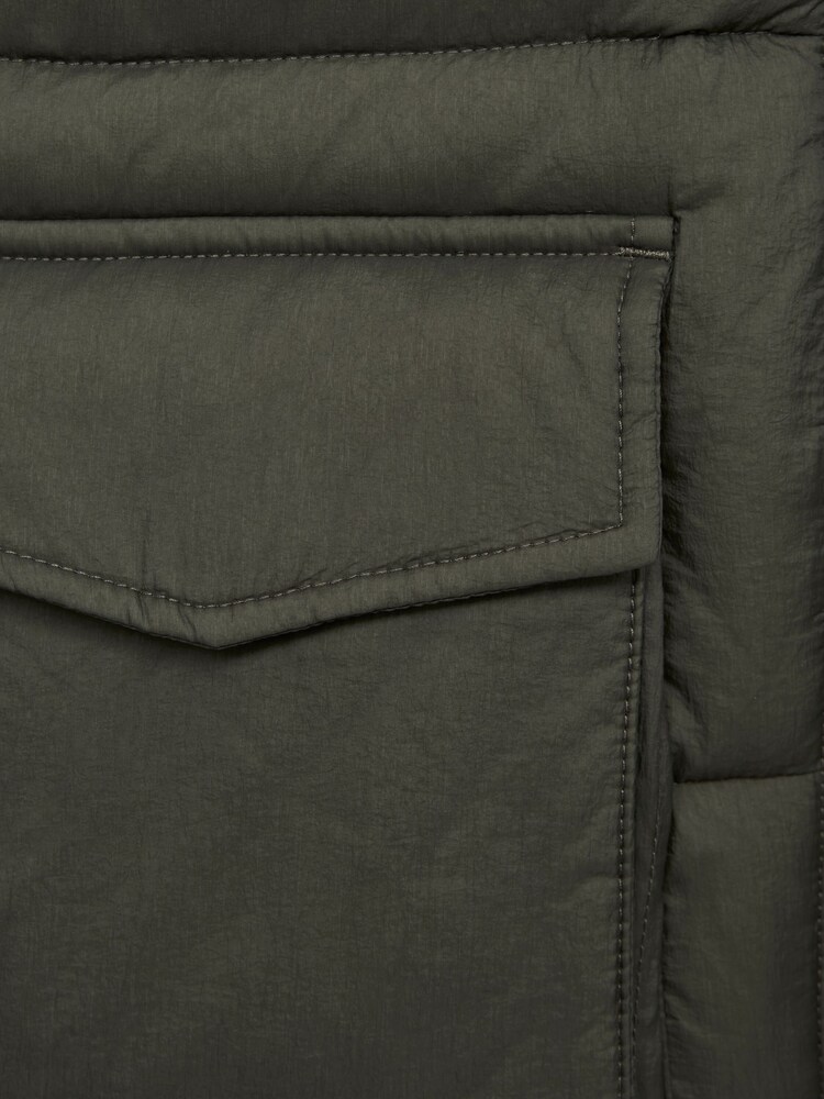 Reiss Sage Westbrook Senior Sleeveless Funnel Neck Puffer Gilet - Image 6 of 6