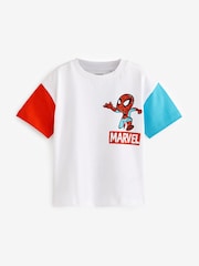 Marvel Weiß/Rückenprint in Rot - Lizenziertes Kurzarm-T-Shirt im Colourblock-Design (9 Monate–8 Jahre) - Bild 1 von 2