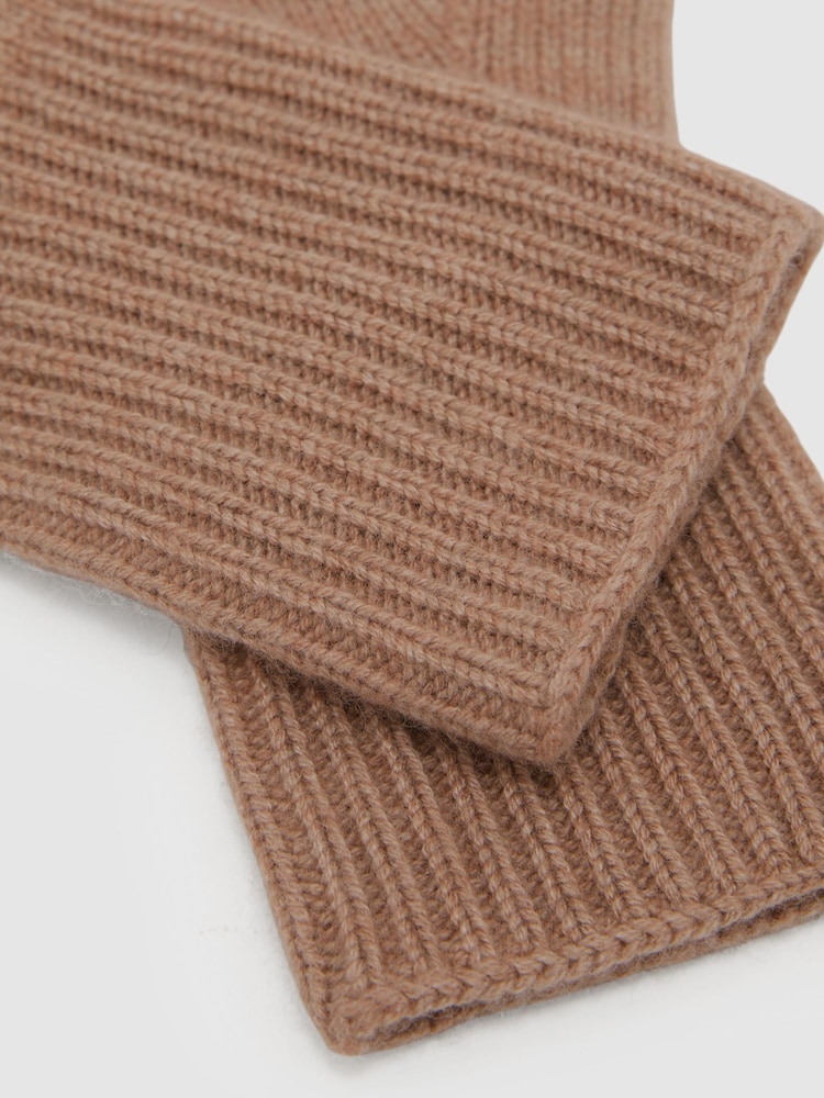Reiss Camel Issie Wool-Blend Knitted Gloves with Cashmere - Image 3 of 3 Reiss Camel Issie Wool-Blend Knitted Gloves with Cashmere - Image 3 of 3