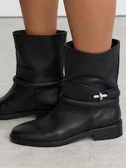 Crno - Reiss Rosalee Leather Turnlock-Hardware Biker Ankle Boots - Slika 1 od 6