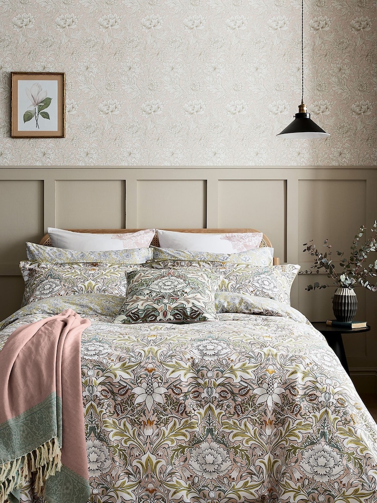 Morris & Co Pink Strawberry Thief/Severne Throw - Image 4 of 4