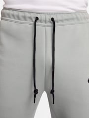 Nike Grey Chrome Tech Fleece Joggers - Image 4 of 10